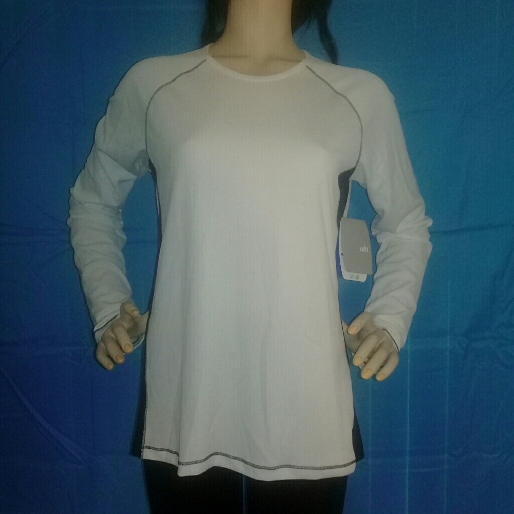 ALO T - SHIRT LONG SLEEVES WHITE COLOR.